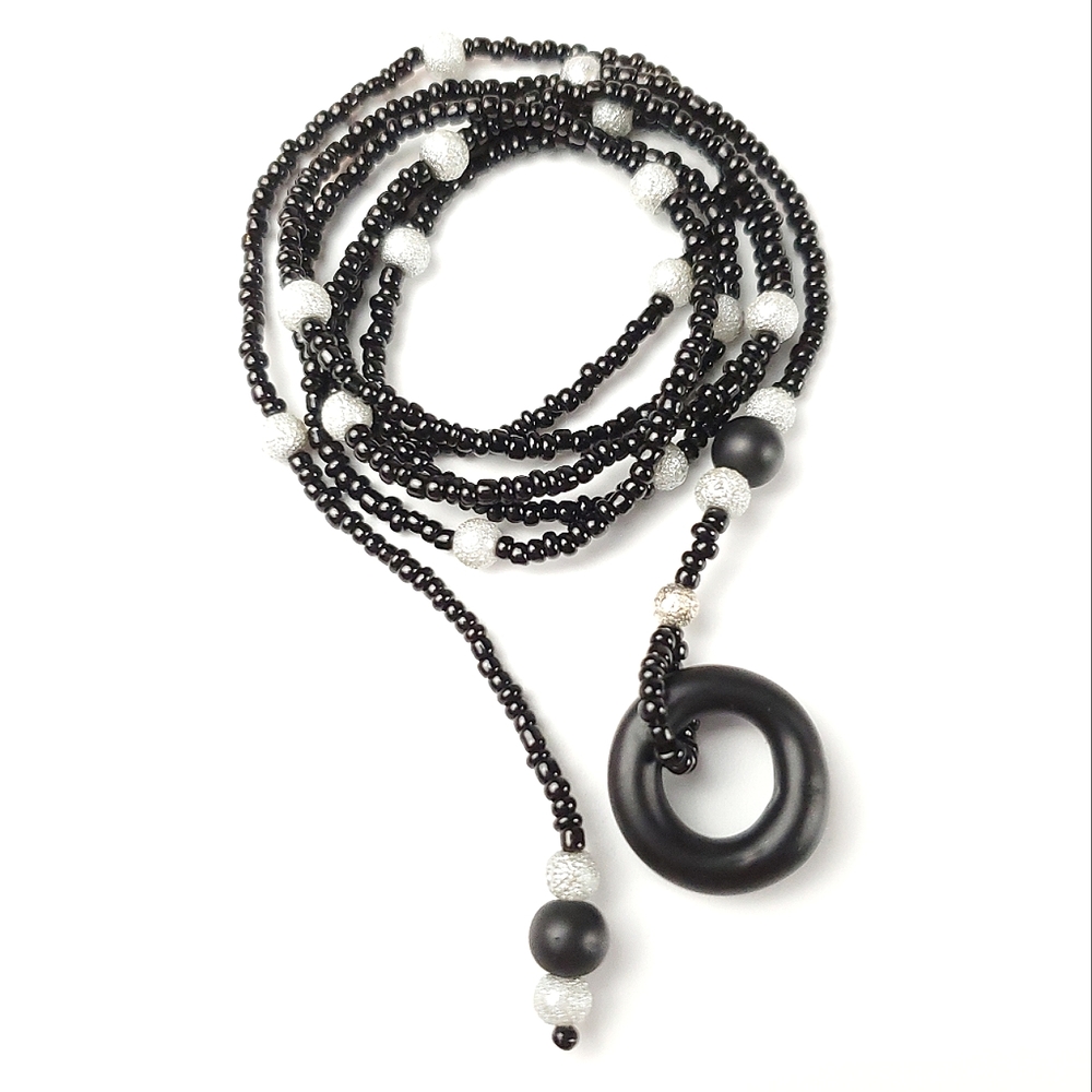 🦋 Black and Silver Glass Ring Beaded Lariat Necklace 🦋1/$14~2/$24~3/$30🦋